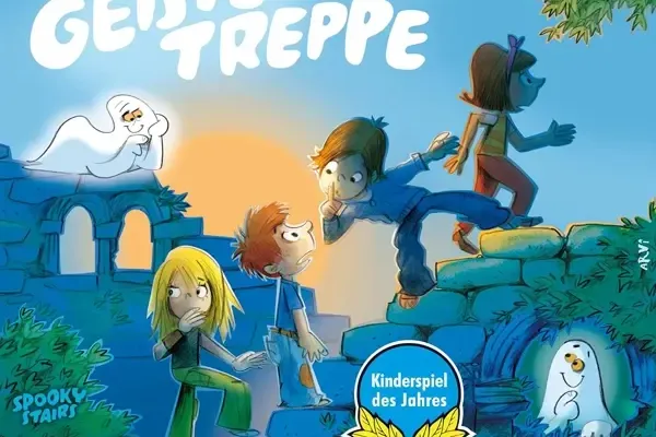 Auf dem Karton sieht man eine altes Gemäuer und vier Kindern, die leise eine Treppe hinaufsteigen. Ein freundlicher Geist liegt auf der Mauer hinter der Treppe.